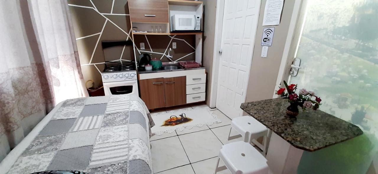 Kitnet K1 Em Torres-Rs - Na Mais Bela Praia Gaucha - Cozinha - Banheiro - Ar Condicionado - Smart Tv 32' - Wi-Fi - Anfitria Superhost No Bnb Luaran gambar