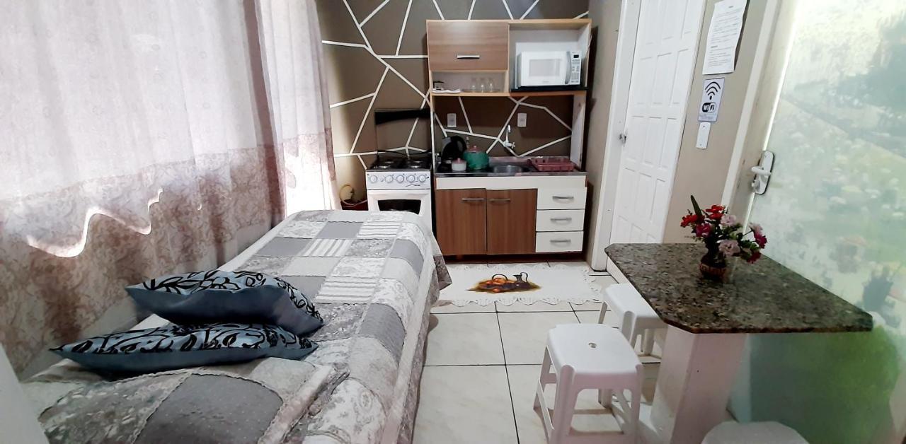 Kitnet K1 Em Torres-Rs - Na Mais Bela Praia Gaucha - Cozinha - Banheiro - Ar Condicionado - Smart Tv 32' - Wi-Fi - Anfitria Superhost No Bnb Luaran gambar