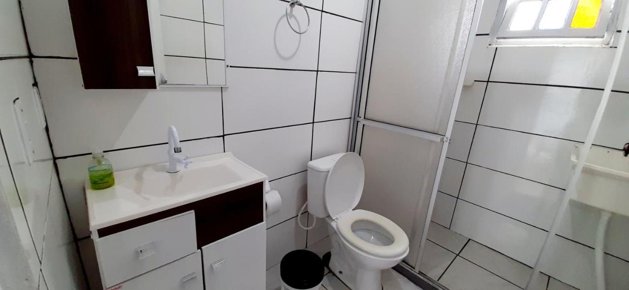 Kitnet K1 Em Torres-Rs - Na Mais Bela Praia Gaucha - Cozinha - Banheiro - Ar Condicionado - Smart Tv 32' - Wi-Fi - Anfitria Superhost No Bnb Luaran gambar