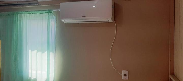 Kitnet K1 Em Torres-Rs - Na Mais Bela Praia Gaucha - Cozinha - Banheiro - Ar Condicionado - Smart Tv 32' - Wi-Fi - Anfitria Superhost No Bnb Luaran gambar