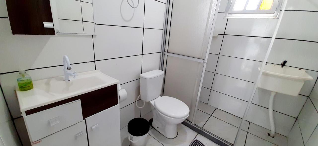 Kitnet K1 Em Torres-Rs - Na Mais Bela Praia Gaucha - Cozinha - Banheiro - Ar Condicionado - Smart Tv 32' - Wi-Fi - Anfitria Superhost No Bnb Luaran gambar
