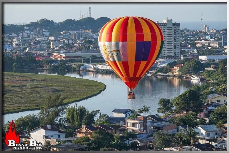 Kitnet K1 Em Torres-Rs - Na Mais Bela Praia Gaucha - Cozinha - Banheiro - Ar Condicionado - Smart Tv 32' - Wi-Fi - Anfitria Superhost No Bnb Luaran gambar