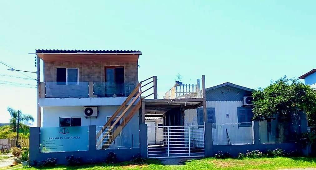 Kitnet K1 Em Torres-Rs - Na Mais Bela Praia Gaucha - Cozinha - Banheiro - Ar Condicionado - Smart Tv 32' - Wi-Fi - Anfitria Superhost No Bnb Luaran gambar